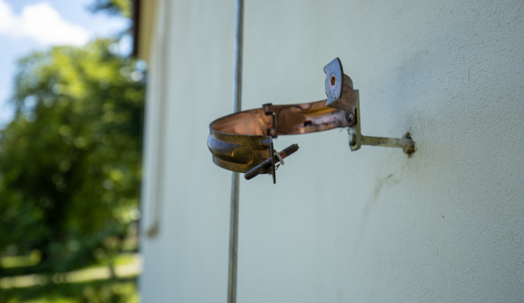 Poničená kaplička