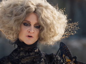 Nikola Nemergutová z Hrádku vytvořila škrabošky, které zazářily v pohádce Hodinářův učeň