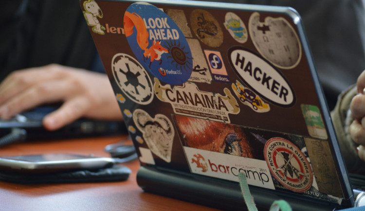 PRŮZKUM: Každému pátému Čechovi hrozí napadení PC virem