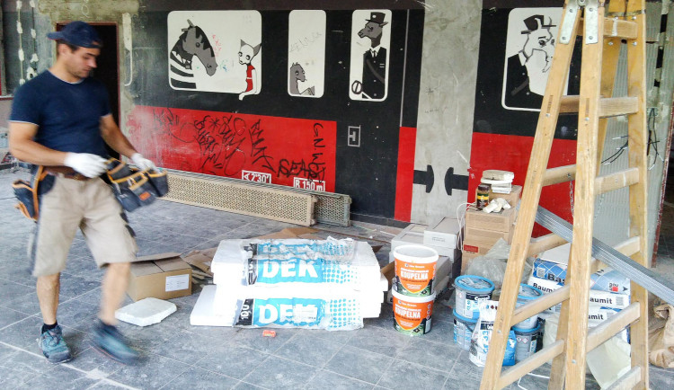 Roky zavřený hudební klub Vlak na kolejích prochází rekonstrukcí. Bude z něj tělocvična