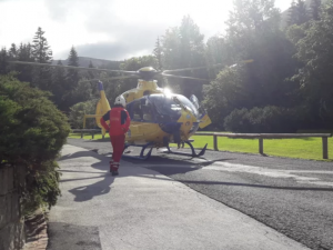 Mladík spadl ve výletních sandálech ze skalní vyhlídky do koryta Labe, letěl pro něj vrtulník