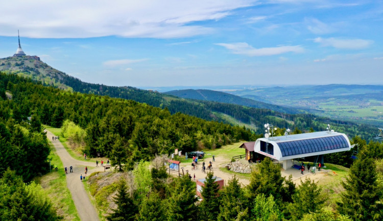 Výstavba nové páteřní sjezdovky na Ještědu začne asi v září