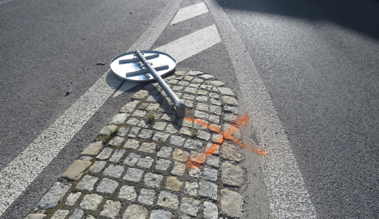 Autem porazila značku