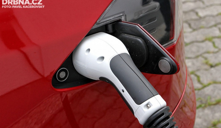 size4-1575711355359-103-1000x1000-1479475974-dobijeni-elektromobilu