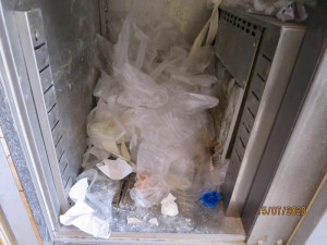 FOTO: Kebab v Jablonci zavřela inspekce kvůli nečistotám a špatné hygieně