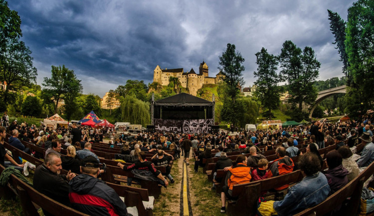Vyhrajte vstupenky na jeden ze tří prvotřídních koncertů pod hradem Loket