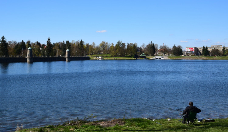 Na jabloneckou přehradu se vrátí ultrazvuk kvůli sinicím. Zatím je z důvodu prevence.