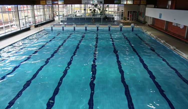 V Jablonci kvůli covidu-19 uzavřeli na dva týdny plavecký bazén
