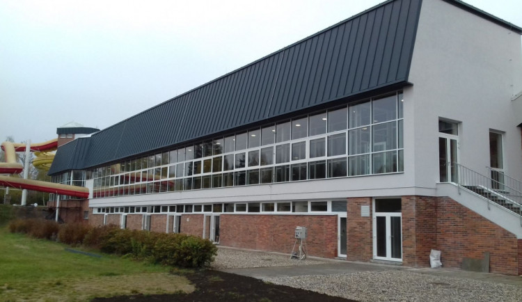 size4-15414511159933-103-zasklena-a-zastresena-terasa-bazen-jbc