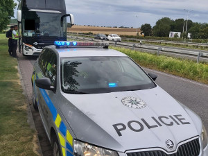 Policisté se zaměřili na kontrolu náklaďáků a autobusů. Řidiči překračovali rychlost i vozidla byla ve špatném stavu