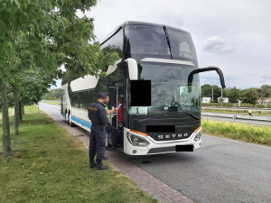 Policisté se zaměřili na kontrolu náklaďáků a autobusů. Řidiči překračovali rychlost i vozidla byla ve špatném stavu