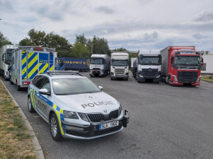 Policisté se zaměřili na kontrolu náklaďáků a autobusů. Řidiči překračovali rychlost i vozidla byla ve špatném stavu