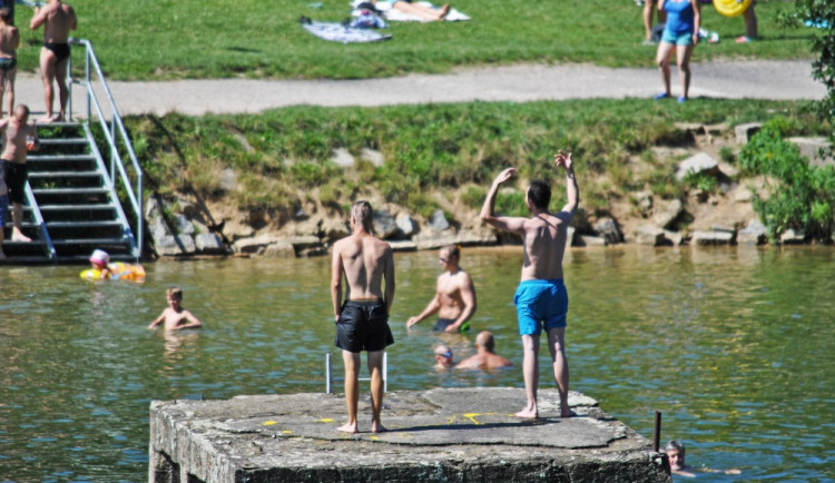 Voda v liberecké přehradě se podle hygieniků mírně zhoršila