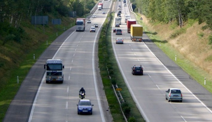 Dálnici D10 bude hlídat nové oddělení dálniční policie. Začne od září