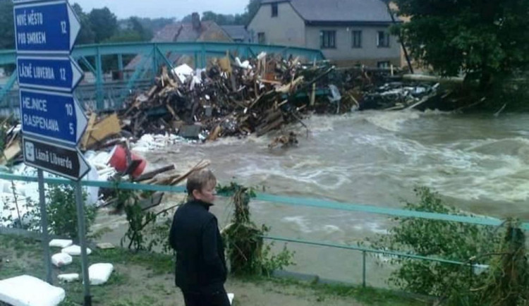 VIDEO: Deset let od povodní. Hasiči na smutné události stále nezapomněli