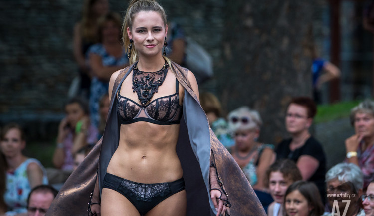 FOTO: Molo v Jablonci zaplnily krásky. V rámci Křehké krásy odhalili i letošní korunku Miss