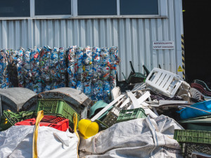 S barevným kontejnerem to teprve začíná