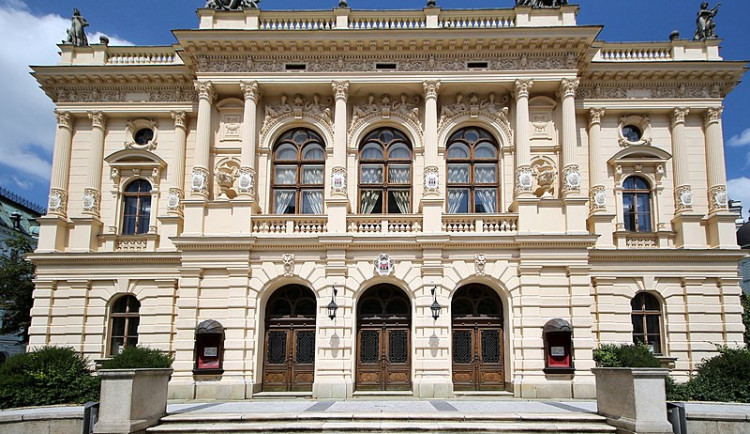 Lepší akustika, jiná barva. Liberecké divadlo dokončilo opravu hlediště za více než čtyři miliony