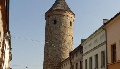 Šindelářská věž ve Dvoře dostane novou střechu, hotova bude do konce září