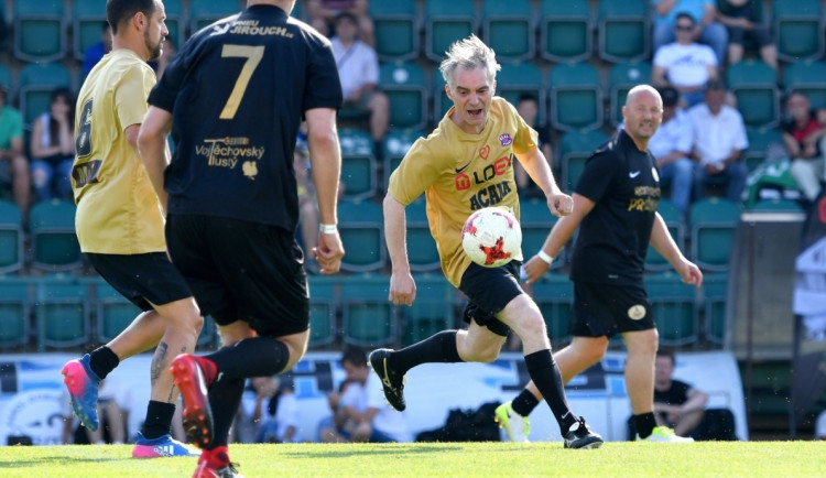 Fotbalový klub TJ Břidličná o víkendu nastoupí proti týmu Real Top Praha složeného z celebrit a bývalých sportovců