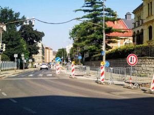 V Klášterní se sice ještě kope, k poliklinice ale už projedete