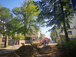 V Klášterní se sice ještě kope, k poliklinice ale už projedete