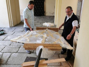 V Hejnicích bojují o záchranu věže nad kupolí hejnického chrámu, špatný stav odhalili náhodou