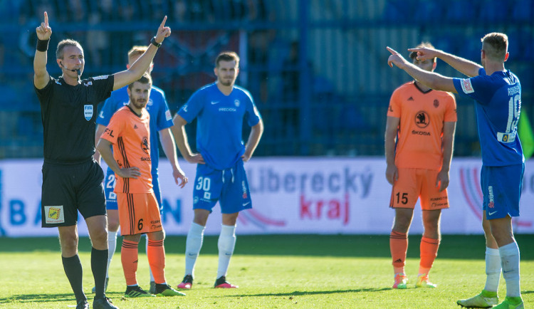Ligový start Slovanu ohrožen. Sigma Olomouc má tři nakažené koronavirem.