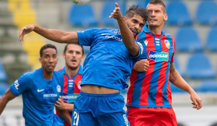 Gólová smršť v úvodu a první ligové body. Slovan porazil Plzeň 4:1