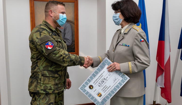 Brigádní generálka Lenka Šmerdová a rotmistr Jiří Omaník