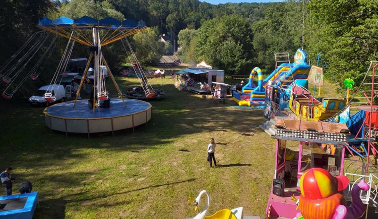 Tradiční pouť v sobotu na Suché. Vystoupí Jakub Děkan i revival Freddieho Mercuryho