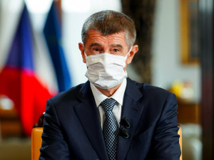 Babiš přiznal pochybení v létě a vyzval k nošení roušek