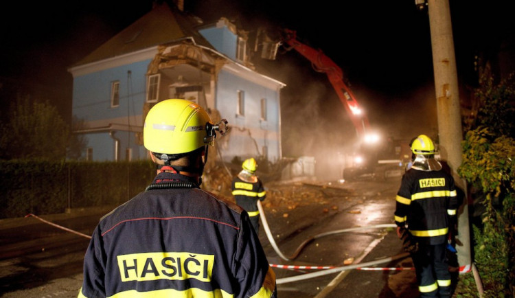 Rodině ze strženého domu lidé přispěli skoro půl milionu. Dvě stě tisíc přidá Liberec