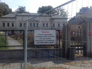 Do parku u Liebiegova paláce se nyní nedostanete, důvodem je rekonstrukce paláce
