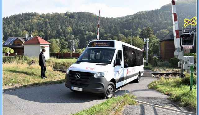 Andělská Hora o jedinou autobusovou zastávku nepřijde. Problém vyřešily speciální autobusy