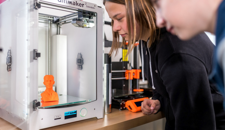 Laser i 3D tiskárnu si můžete od října vyzkoušet v iQFABLABu