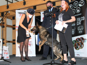 Za záchranu lidského života obdržel psovod ocenění Statečné psí srdce