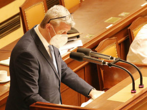 FOTO: Vláda schválila nouzový stav