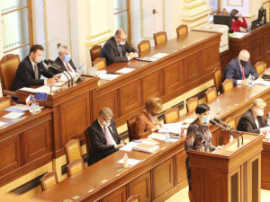 FOTO: Vláda schválila nouzový stav