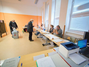 VOLBY 2020: Poprvé v rouškách. Lidé v Libereckém kraji vybírají krajské zastupitele