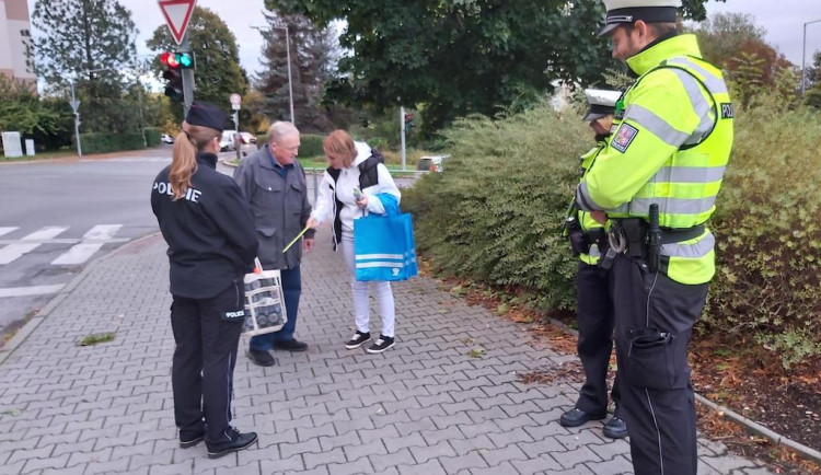 Policisté věnují viditelnosti chodců a cyklistů velkou pozornost