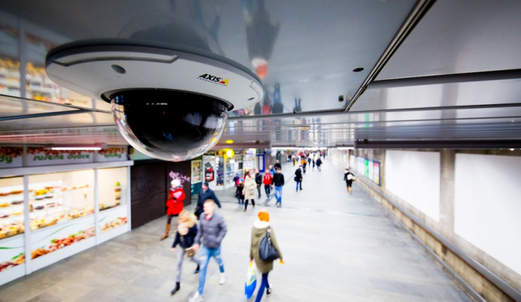 Vadí vám nepořádek v okolí? Řekněte starostovi, kameru lze vyhrát zdarma 