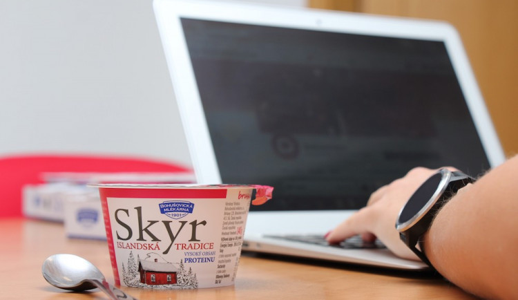Islandská tradice v českých domovech. SKYR Bohušovické mlékárny zasytí, potěší a osladí vám den. A venku má novou zimní edici