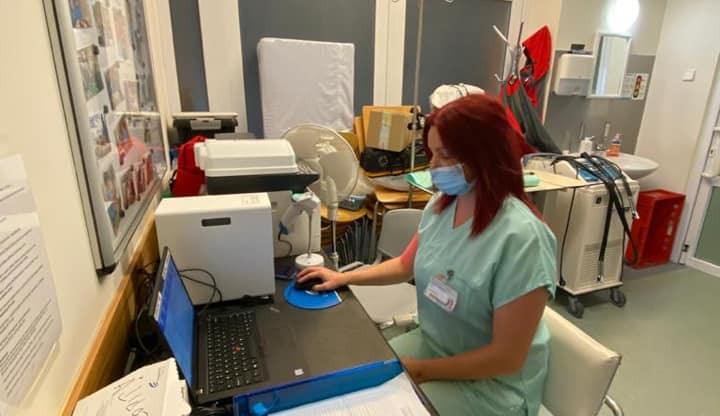 Nemocnice Liberec testuje nový přístroj na koronavirové testy a hledá dobrovolníky