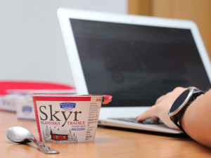 SKYR Bohušovické mlékárny zasytí, potěší a osladí vám den. A venku má novou zimní edici