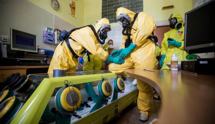 Kraj vyzývá, aby poskytovatelé ambulantních služeb uvolnili sestry do nemocnic