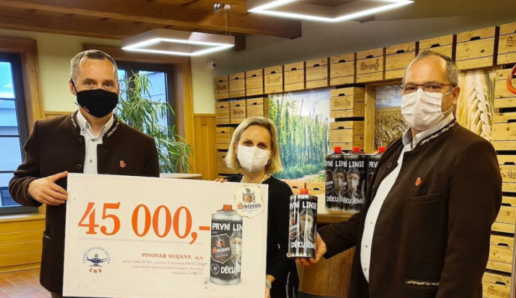 Výtěžek ze speciální pivní edice posílá pivovar sestřičkám. Dostanou 45 tisíc korun