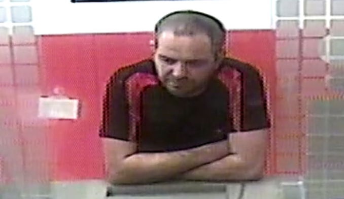 Policie pátrá po tomto muži