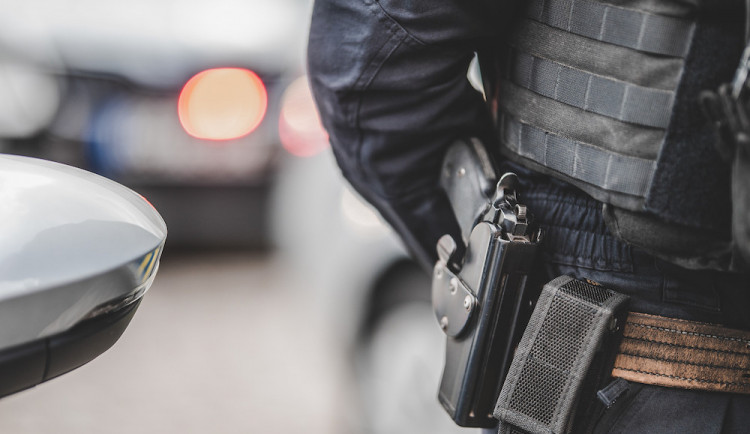 Divoká jízda opilého muže po Frýdlantu. Několik nehod, poté útěk