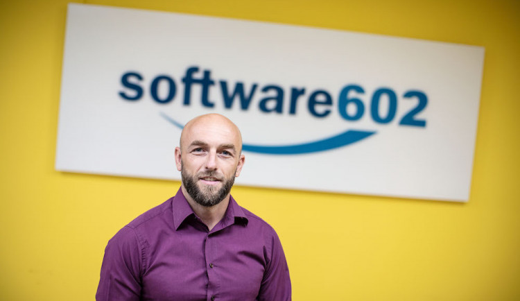 Školy nemají řešit pouze distanční výuku, ale také distanční sborovny, říká expert pro zavádění nových technologií